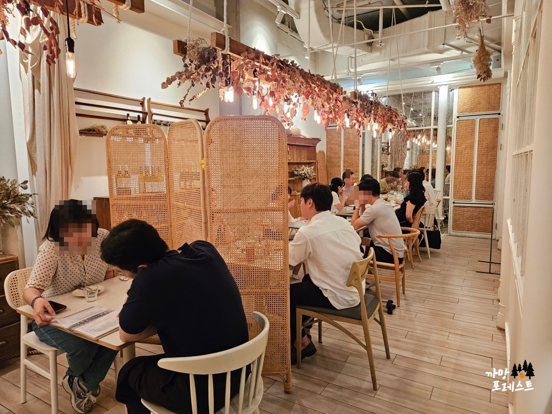 치즈룸 압구정 내부