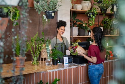 플로리스트 자격증 취득을 위해 실전 연습중인 사진