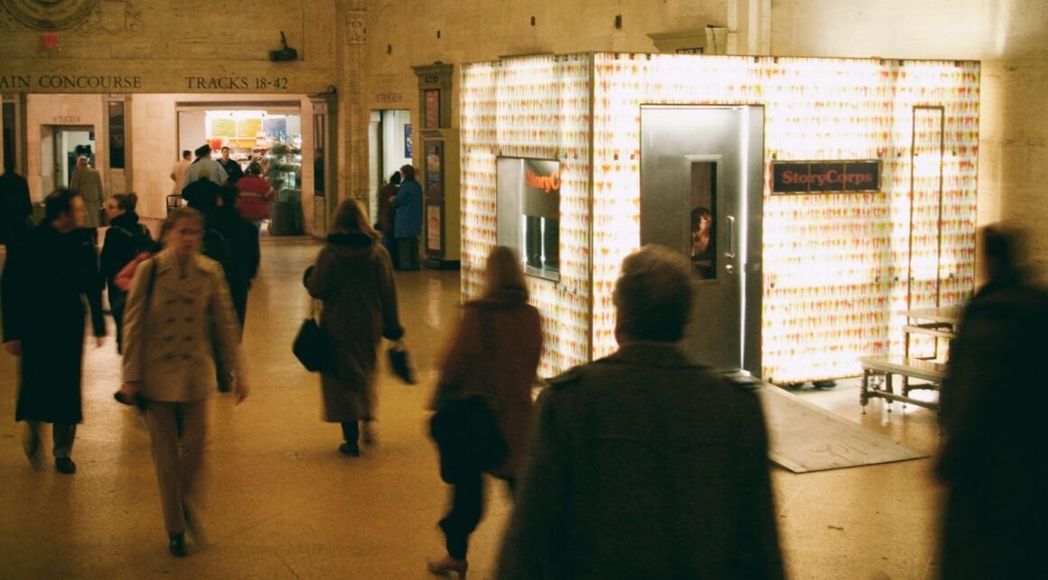 2003년 뉴욕 그랜드센트럴터미널에 설치된 스토리코어 녹음 부스