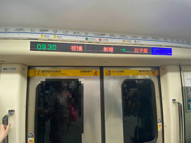 지하철을 타고 시면역 도착