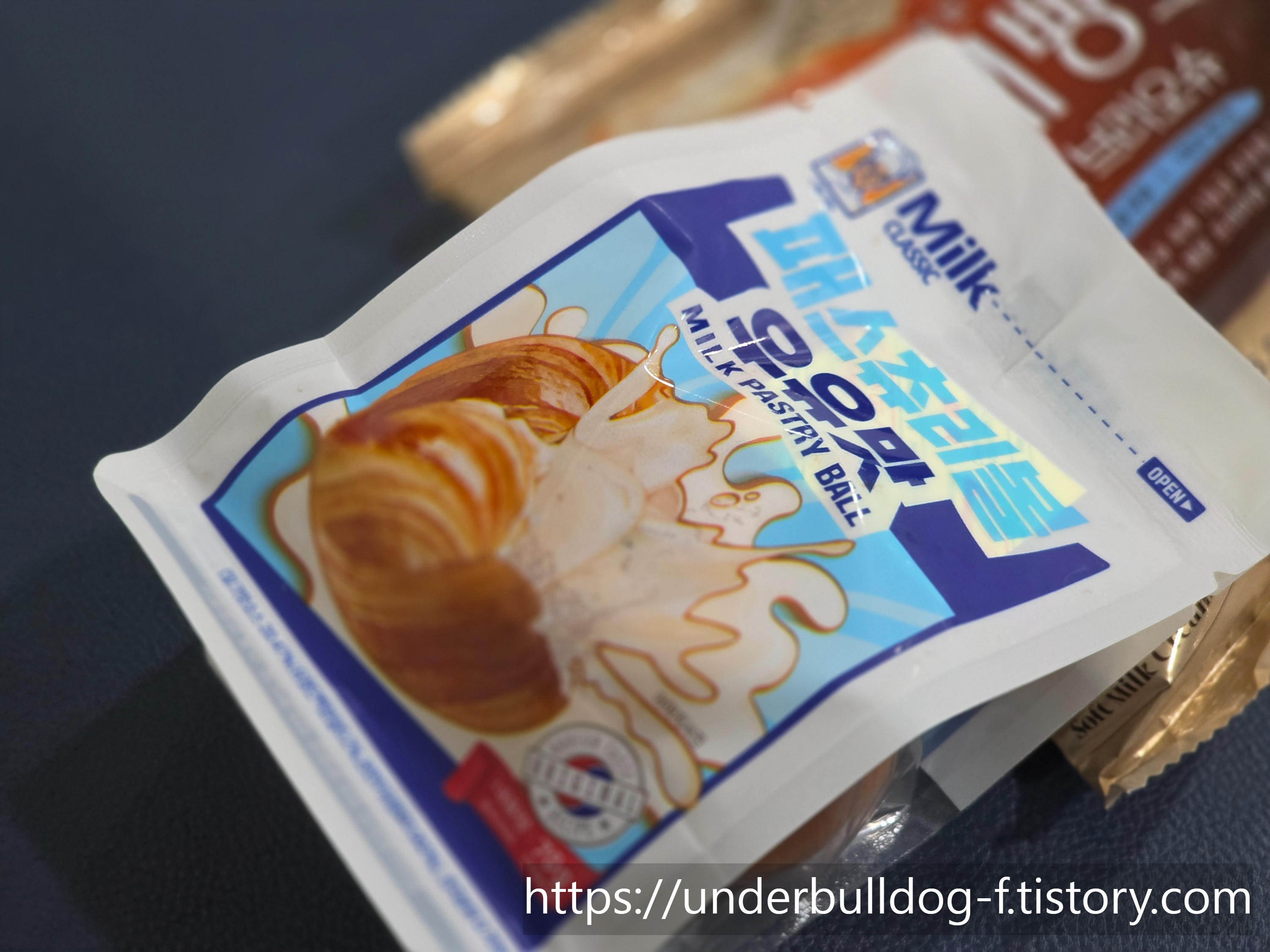 한입 크기로 먹기 편했던 위아더월드 패스츄리볼 우유맛