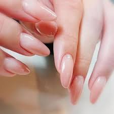 손톱에 세로줄이 생기는 이유