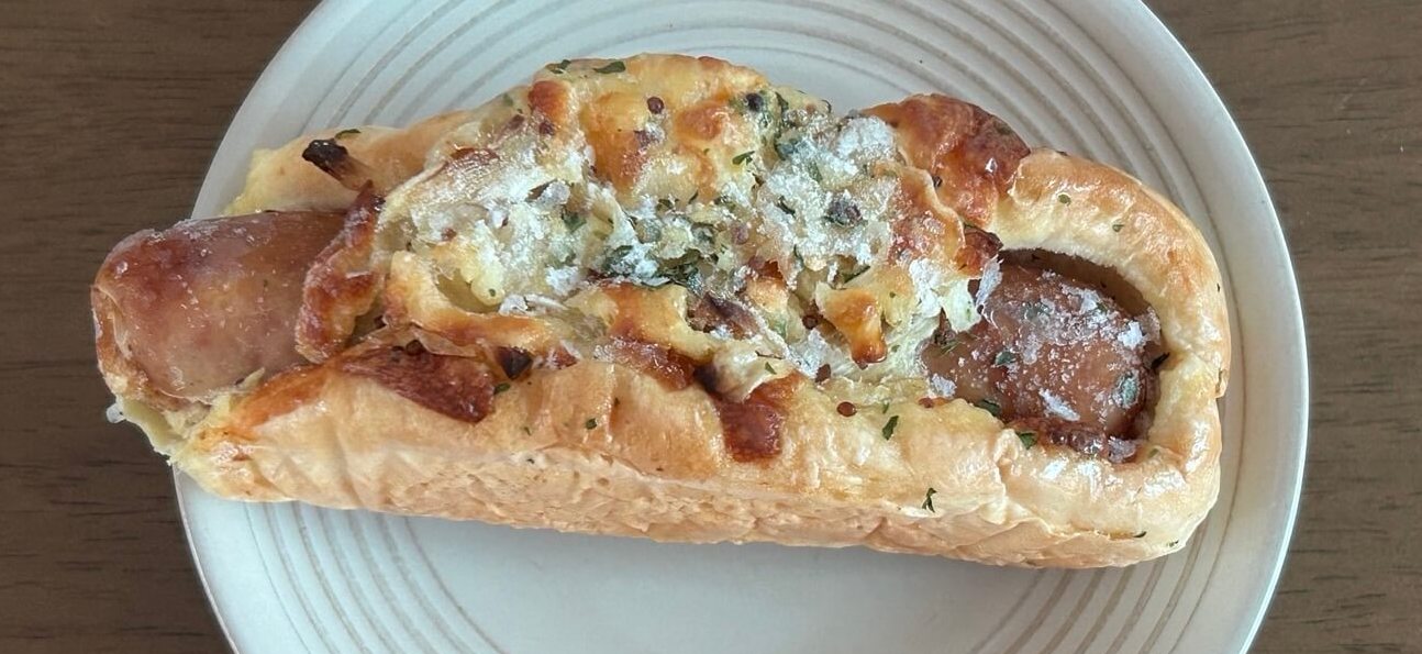 차가운 상태의 소시지 브레드