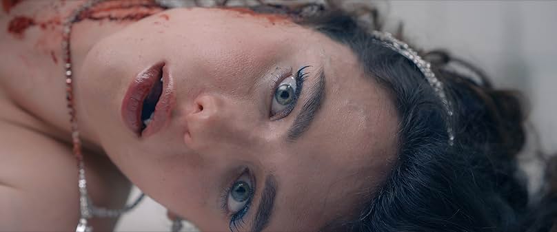 영화 '서브스턴스(The Substance)' 관람평 - 현대 사회의 외모 지상주의와 젊음에 대한 집착 풍자