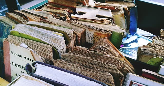 낡은 책을 복원하거나 그대로 보존할 것인가?