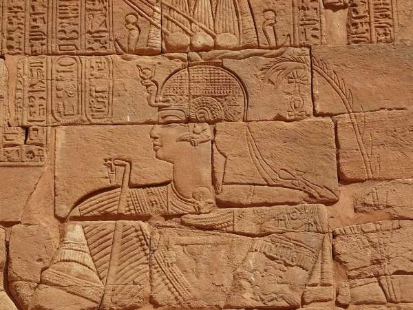 수단 고분: 드러난 의식 기록의 기호