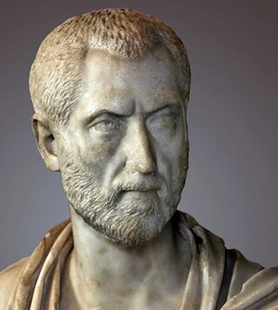 노바티우스 동상