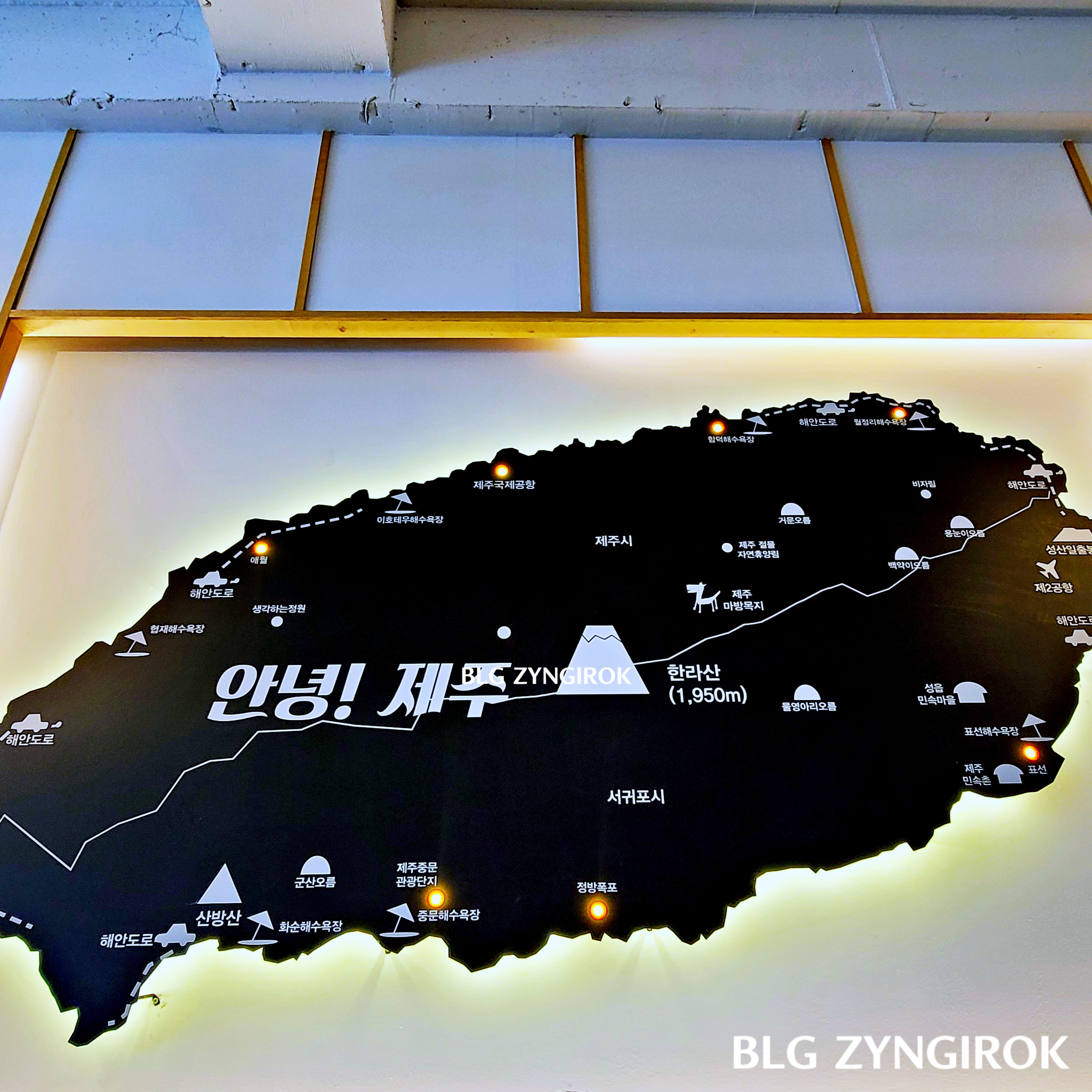 은희네 해장국 의정부 고산점 제주도 조형물 모습이다.