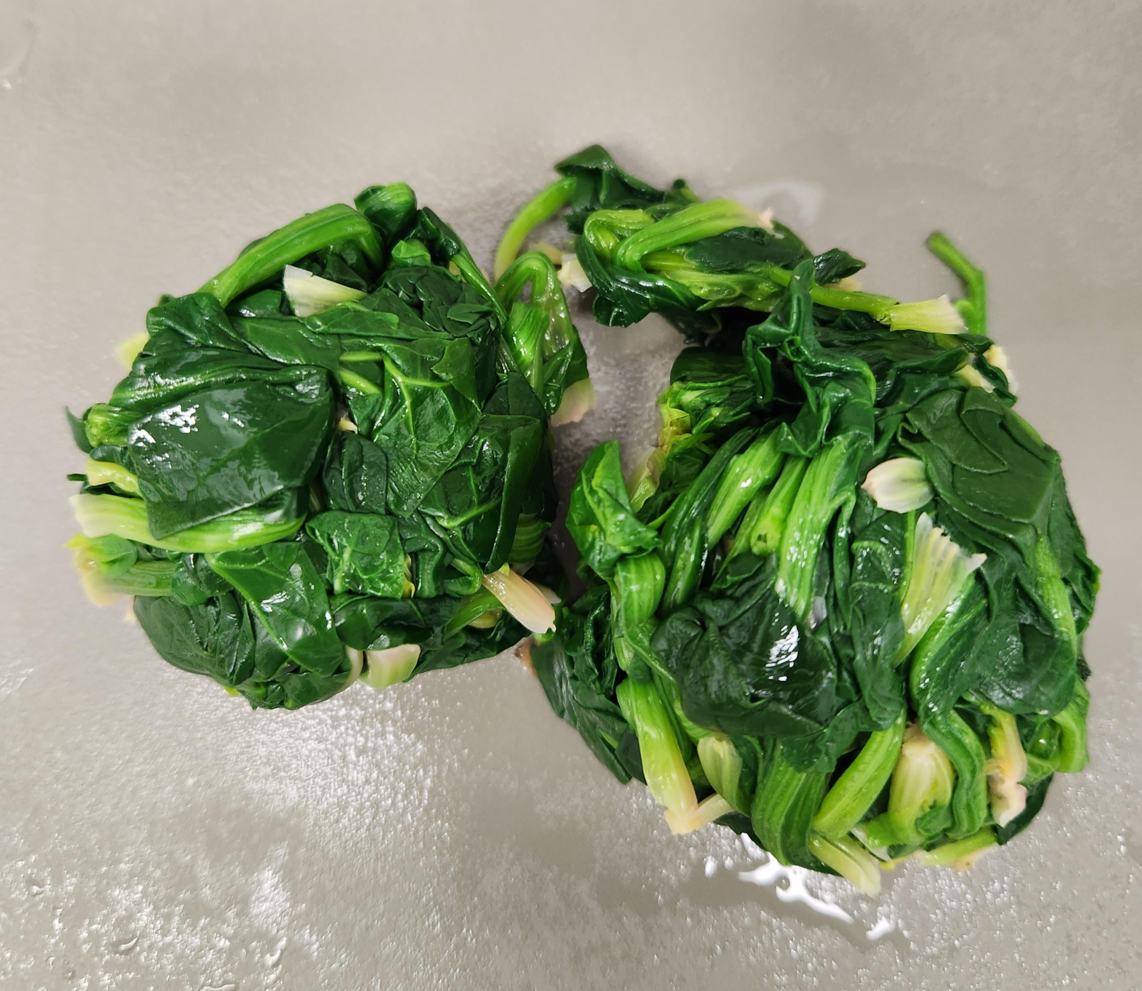 데친 시금치
