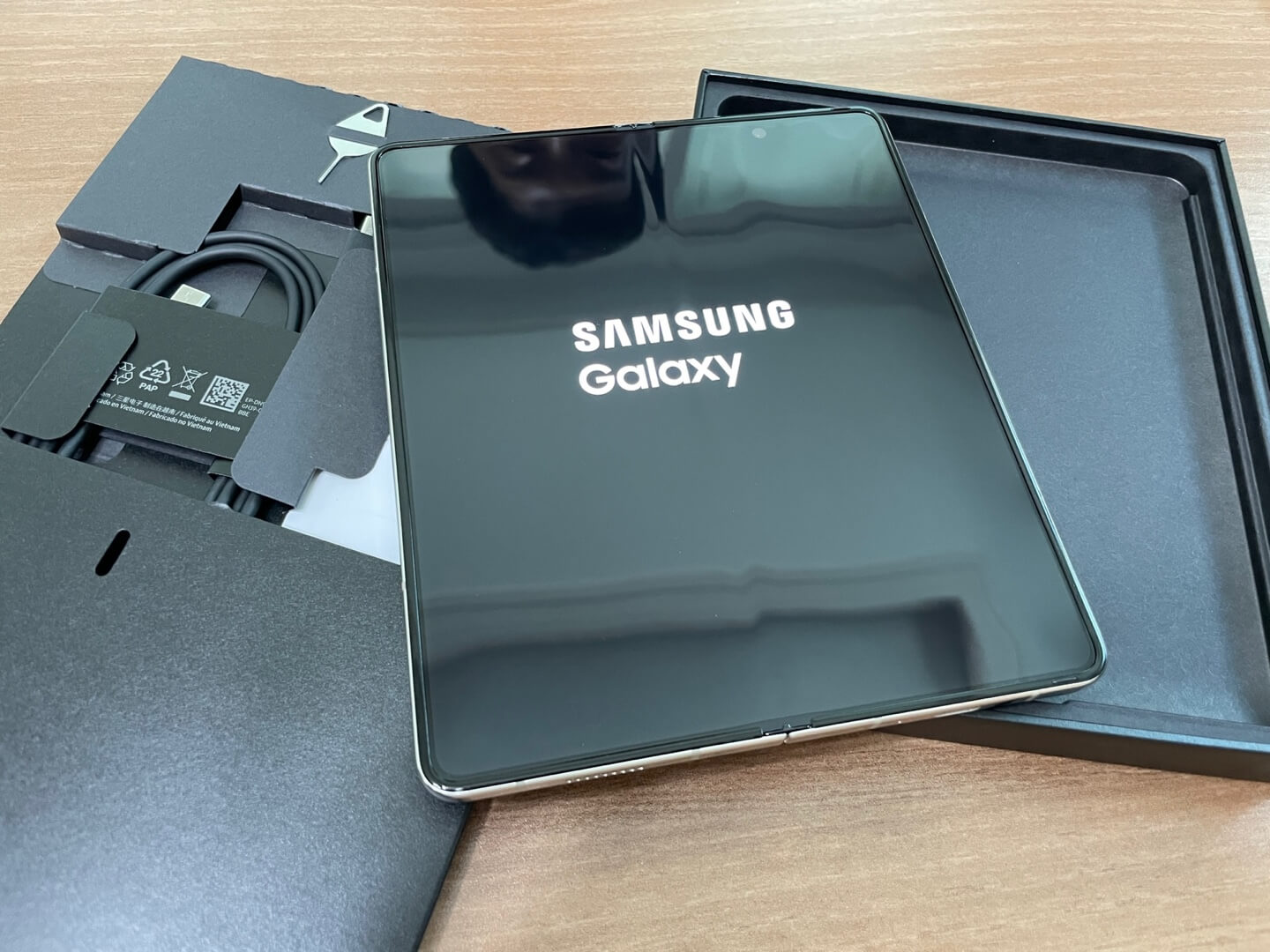 갤럭시 지폴드5 크림 언박싱 스펙 및 가격 정보