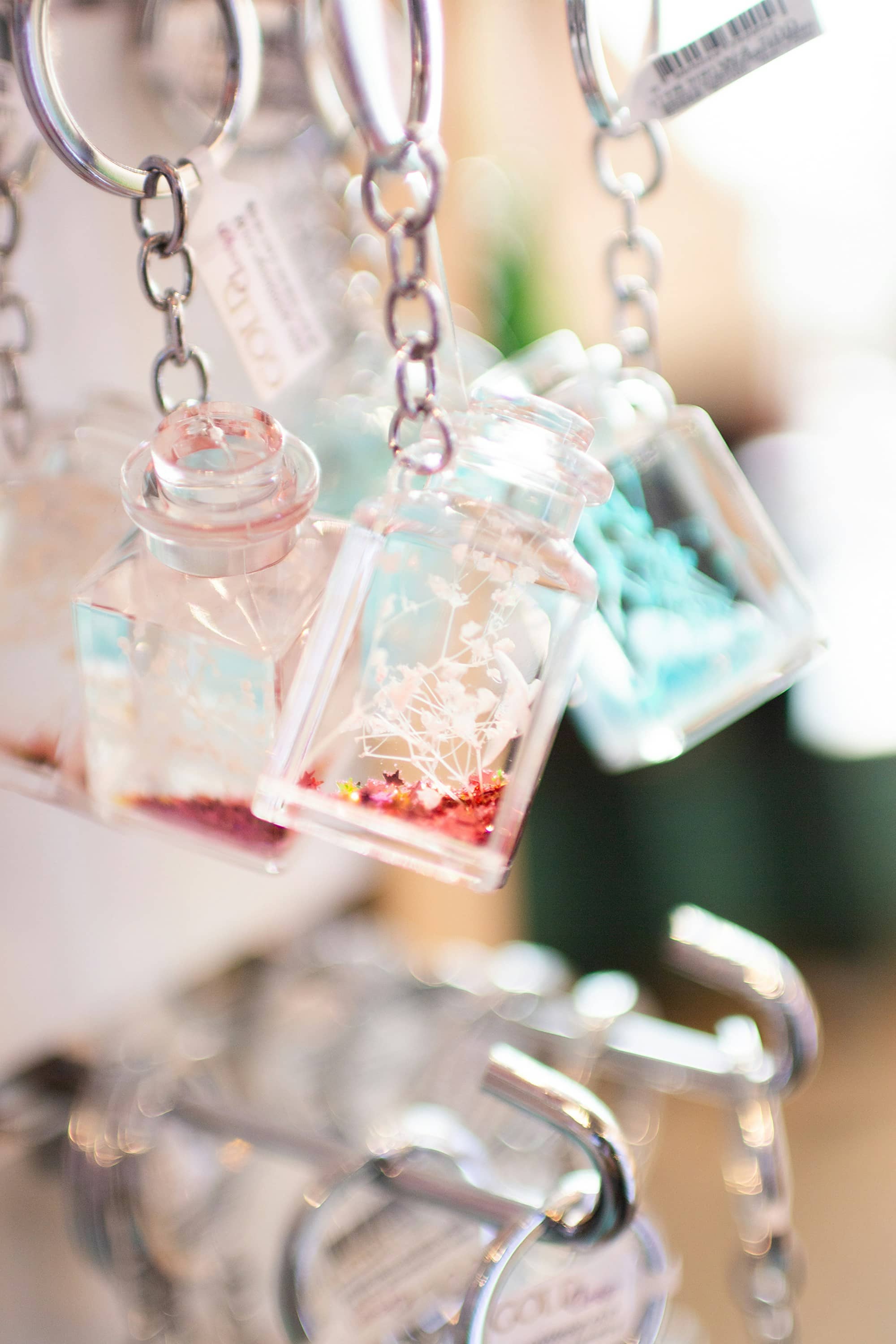 나만의 유니크한 레진 키링 만들기 – 반짝이는 감성 소품 제작