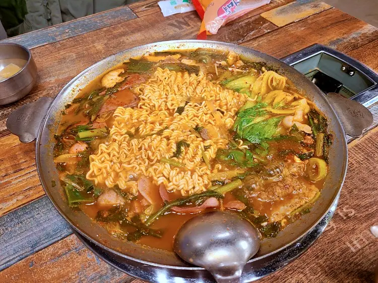 맛있는녀석들 제386회 미나리 들어가 시원한 소세지 베이컨 햄 폭탄 부대찌개 맛있는 식당 파주 맛집 추천 소개