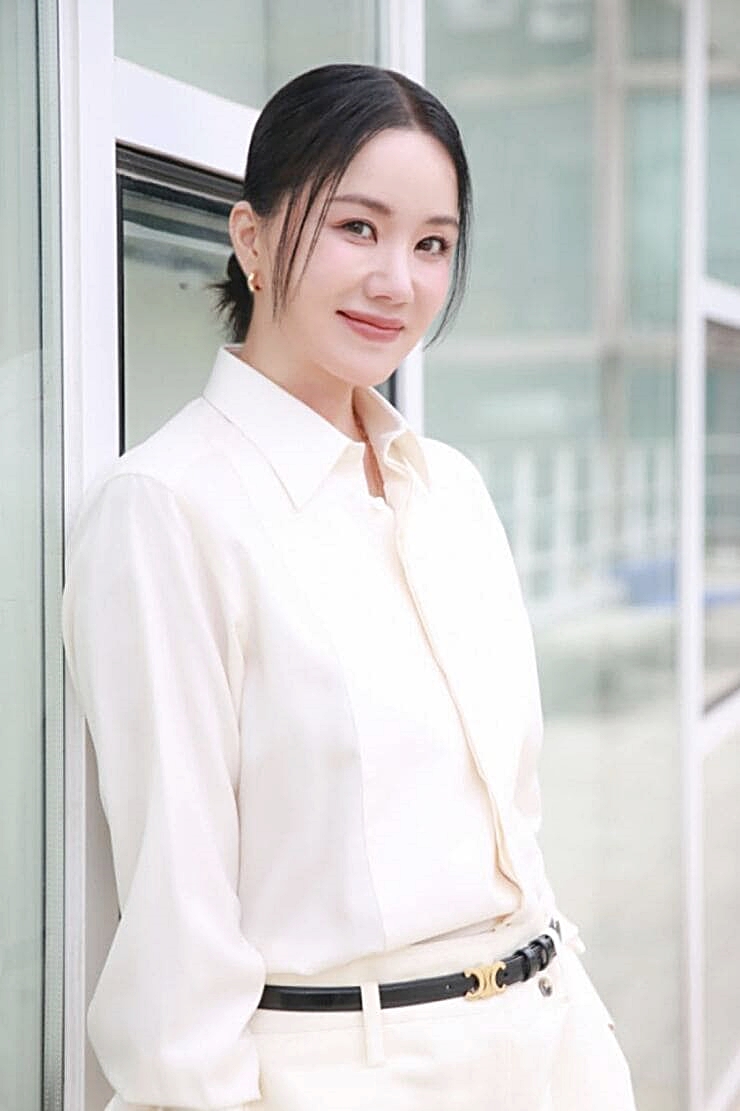 가수-겸-배우-엄정화