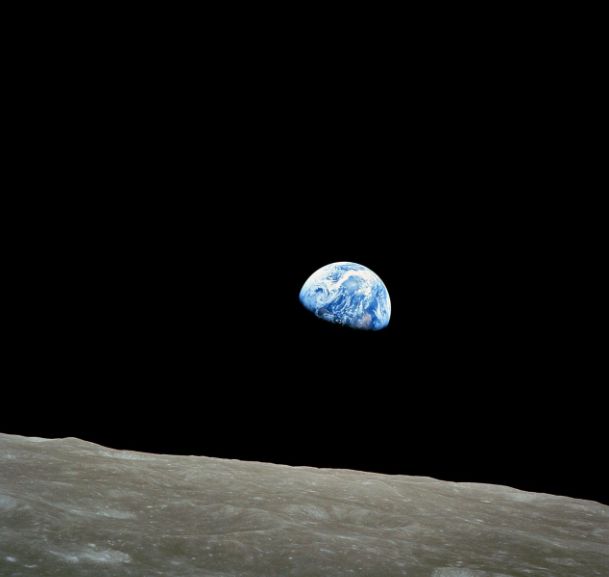 우주에서-본-지구