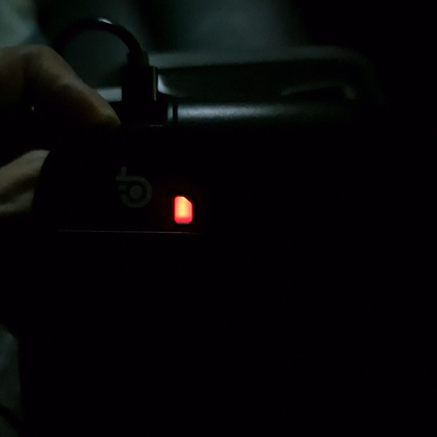 브링앤티 LED 상태 표시 장면(빨간색)