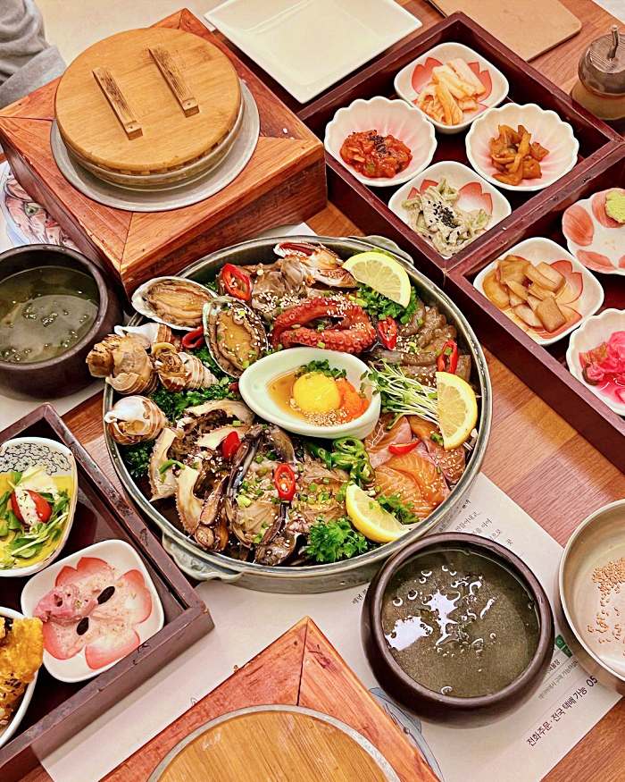 토요일은 밥이좋아 토밥 좋아 부산 해운대 암게 숫꽃게 전복 문어 새우 골뱅이 가리비 모둠해물장 맛집