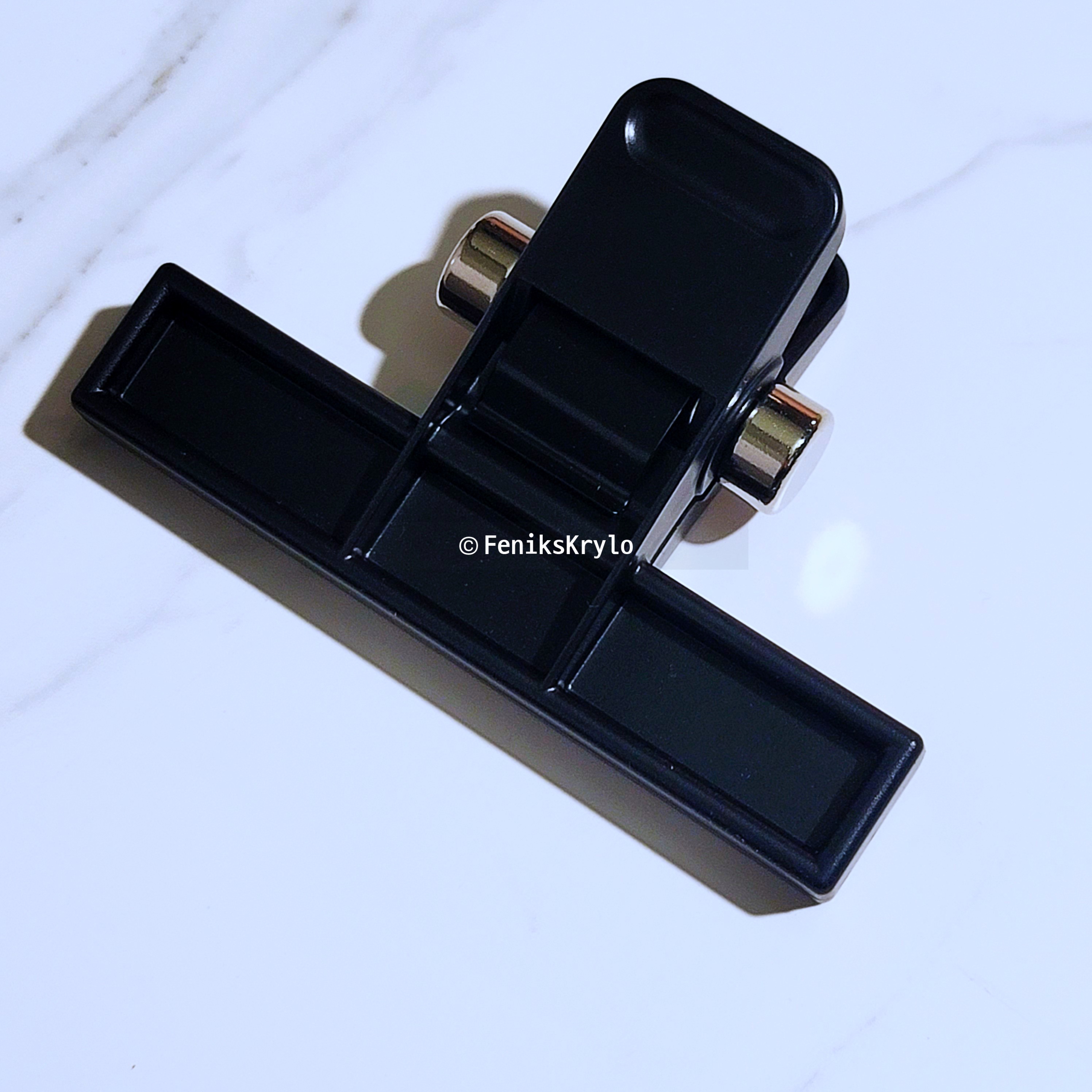 북클립이-테이블-위에-놓여있는-모습이다.