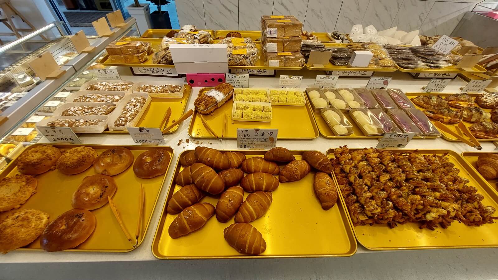 베이커리 진열대