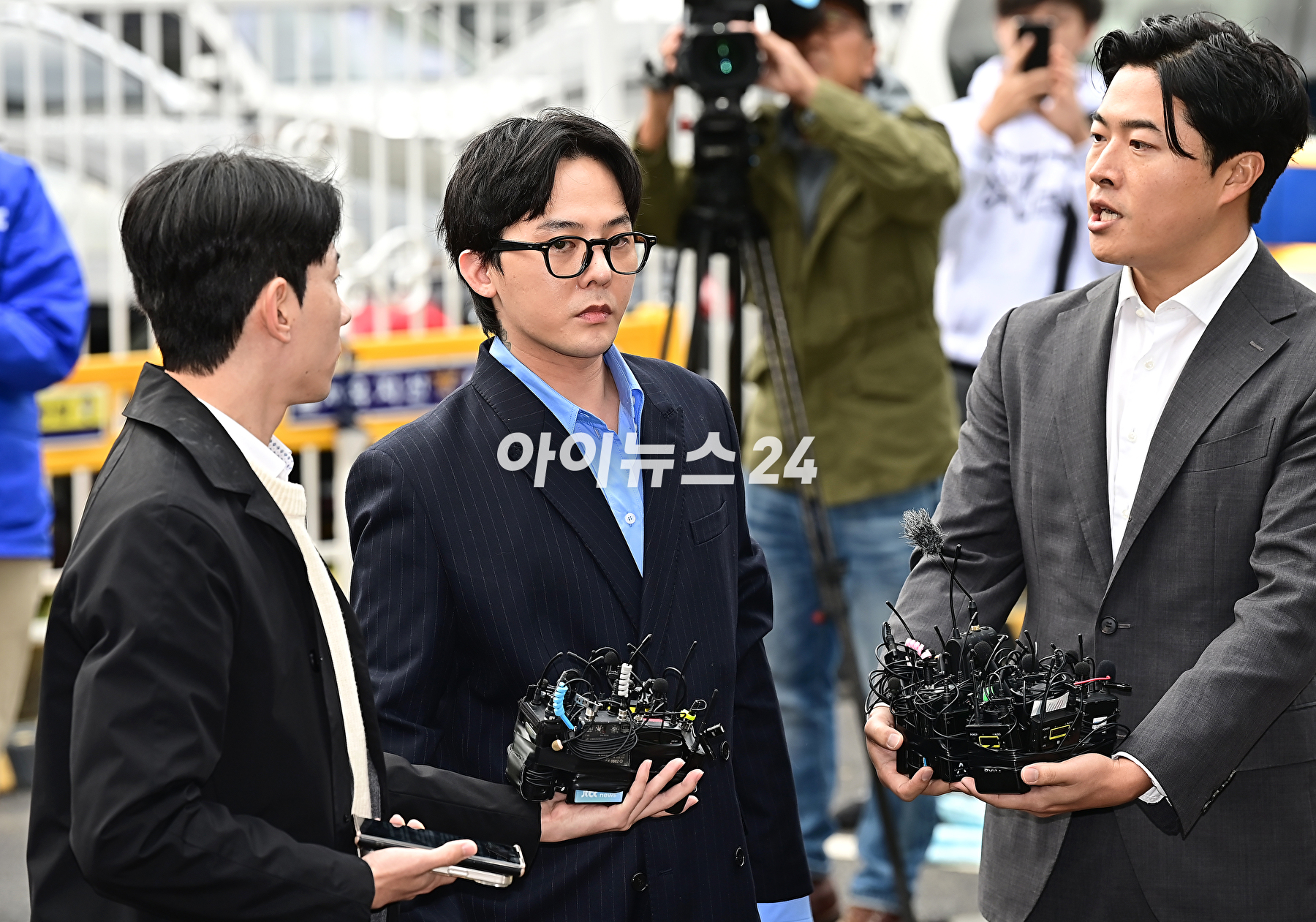 마약 투약 의혹을 받는 가수 지드래곤(GD, 권지용)이 6일 인천 남동구 논현경찰서에 출석하고 있다. [사진=곽영래 기자]