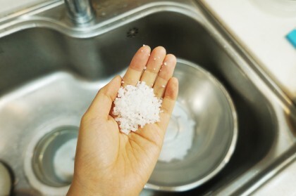 여름철 하수구 냄새 소금 