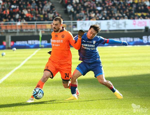 강투지 2경기 출장정지 사후 징계 확정: FC 서울전 결장과 강원 FC 수비 비상 대응 전략 분석