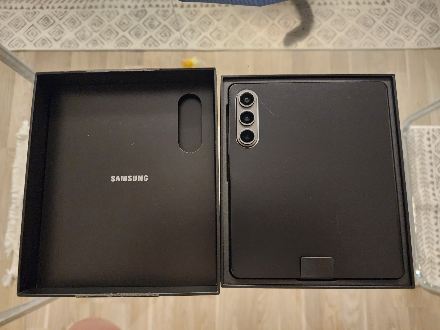 Z폴드5 본품 박스 1차 개봉 사진