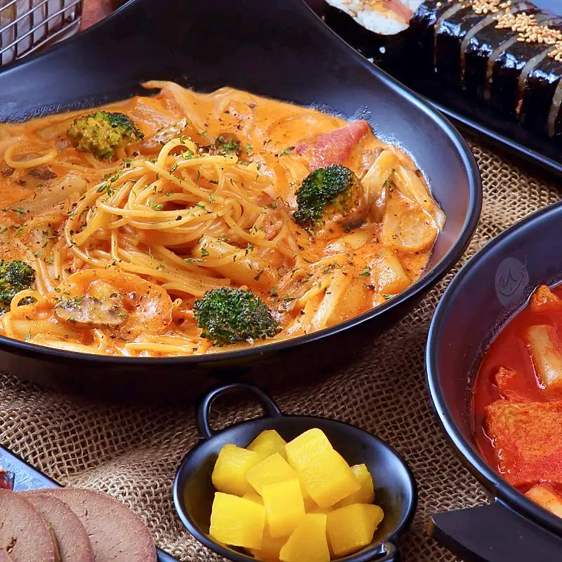 돈 잘버는 젊은사장 부드러운 매콤함 로제떡볶이, 가래쌀떡볶이 맛있는 떡볶이집 신당동 떡볶이 맛집 서장훈 주우재 추천 소개