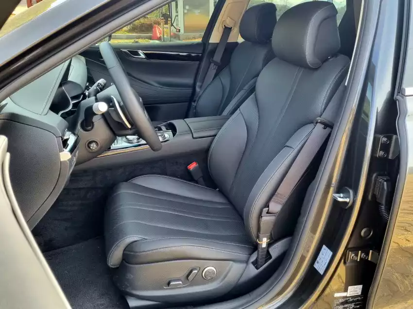 G80 기본형 천연가죽 시트는 이렇습니다.