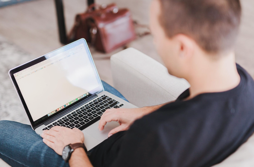 거북목 자세 사진