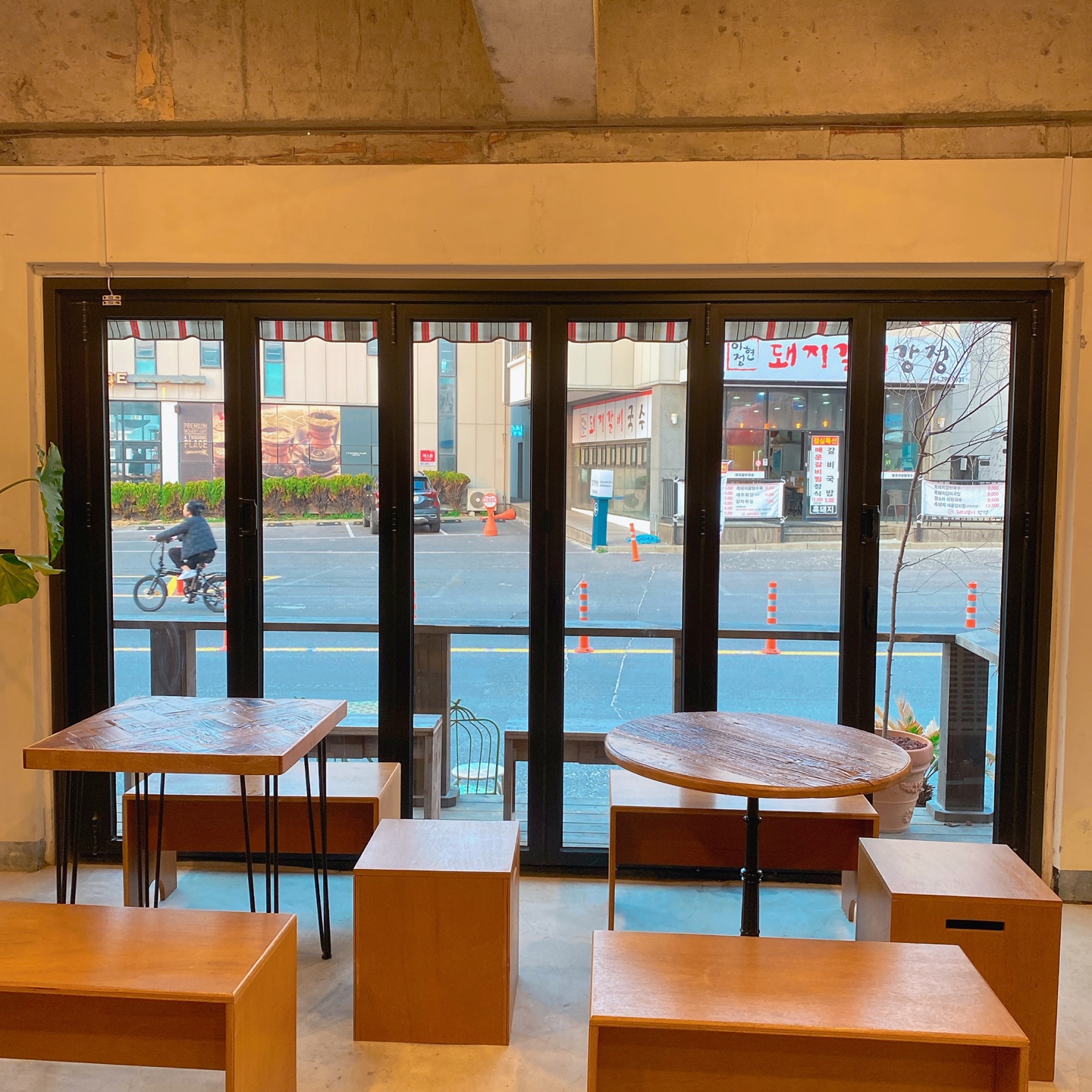 제주 곽지해수욕장 빨간벽돌 주택개조 카페 쿠이