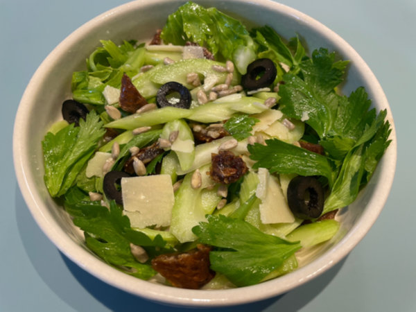 샐러리 샐러드로 먹는법, 메드줄 대추야자 또는 건과일과 함께