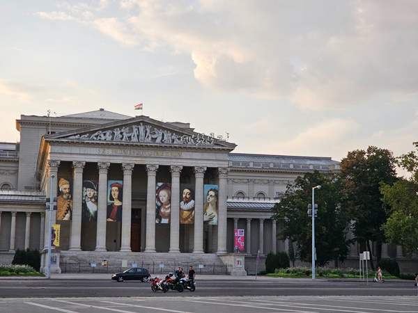 노을지는_영웅광장에서