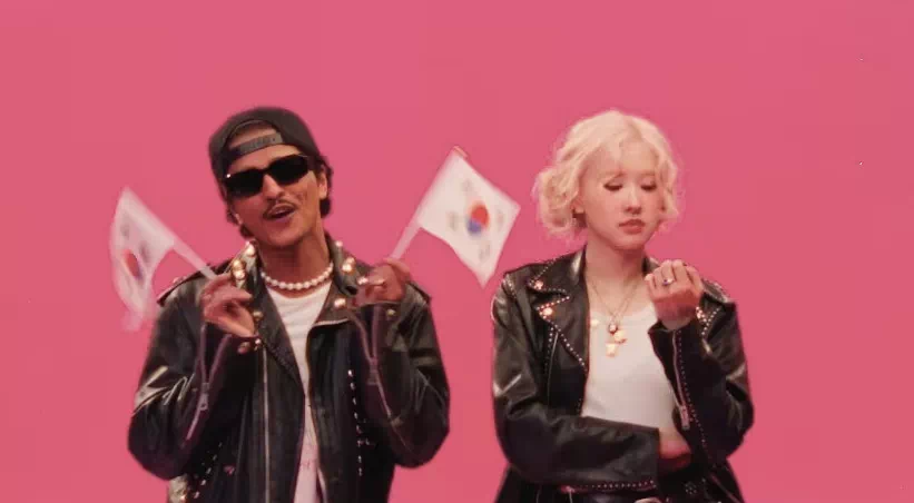 브루노 마스와 로제가 아파트에서 건배한 영상