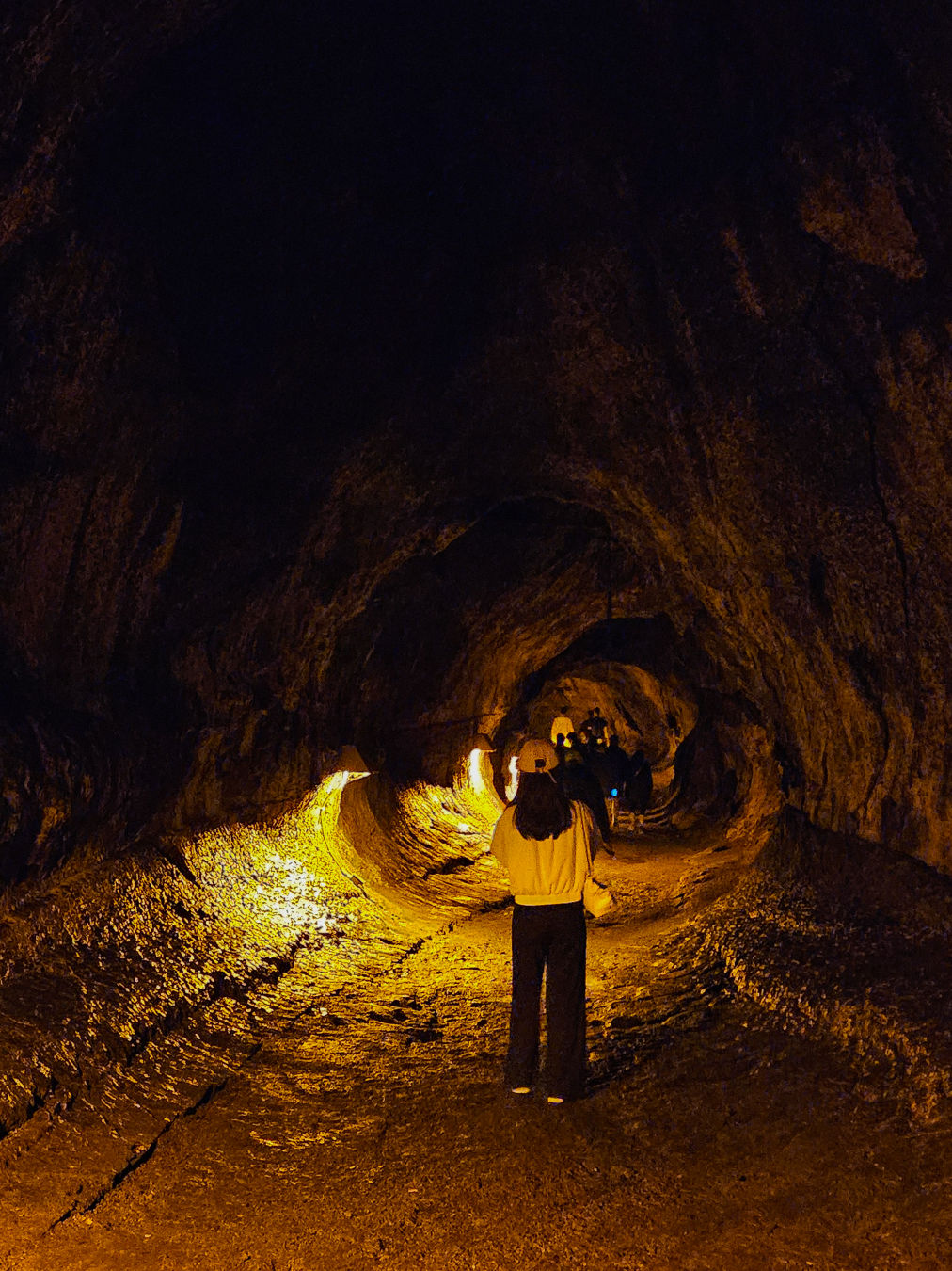 서스톤 용암 동굴 내부