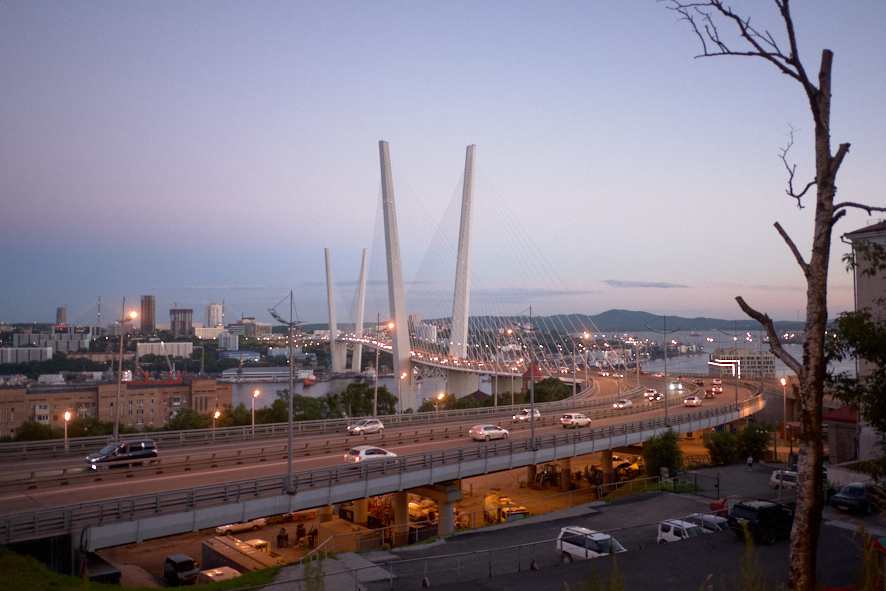 독수리 요새 전망대(Видовая Площадка)에서 본 금각만대교(Золотой мост)