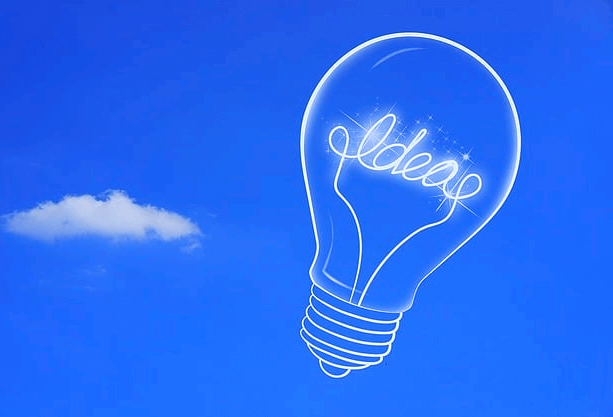 파란 하늘에 하얀색의 커다란 백열전구 한개가 그려졌다.