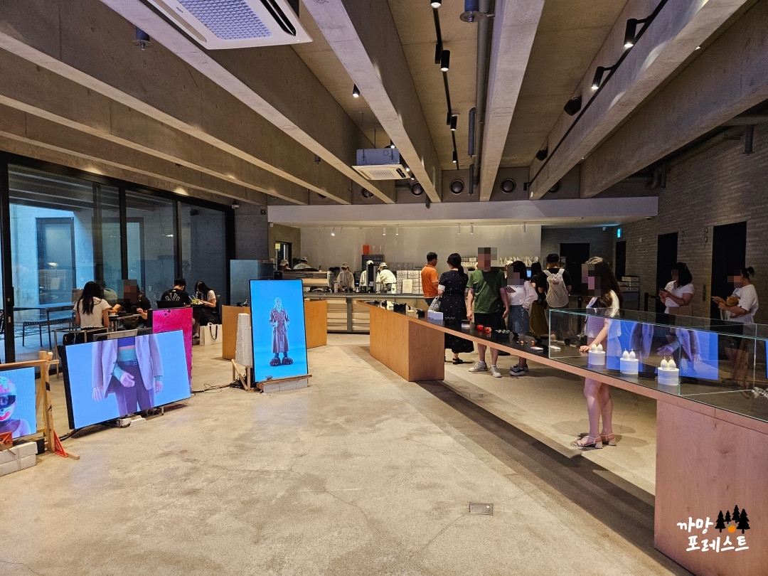 누데이크 하우스 도산 매장 내부