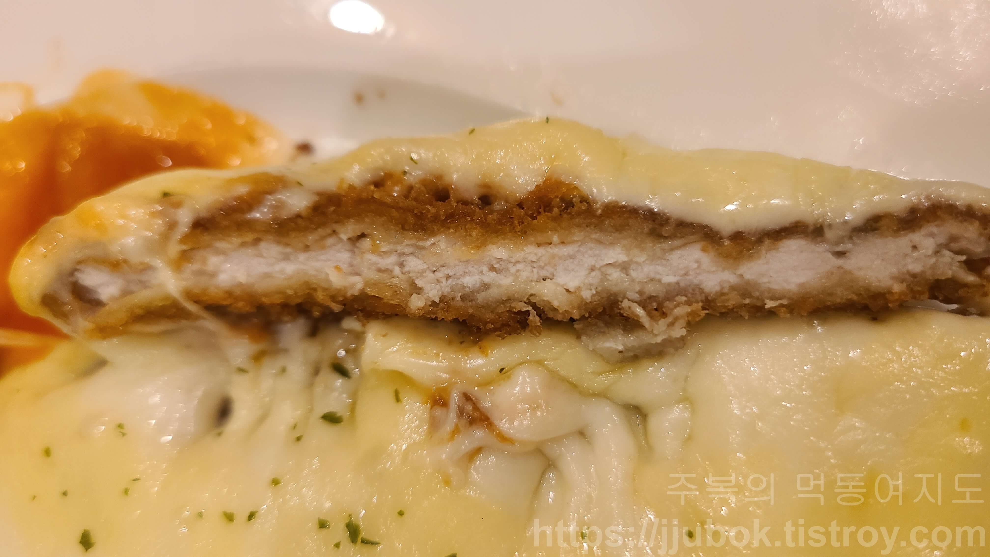 잉글랜드-왕돈까스-치즈돈까스-맛