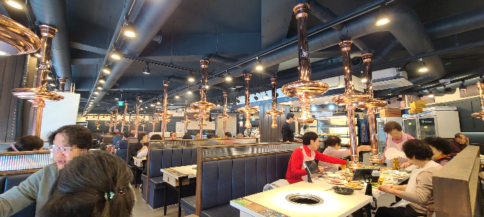 명륜진사갈비 성남모란시장점 외부 입구 영업시간 내부