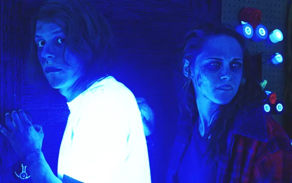 숨어 있는 마이크와 피비