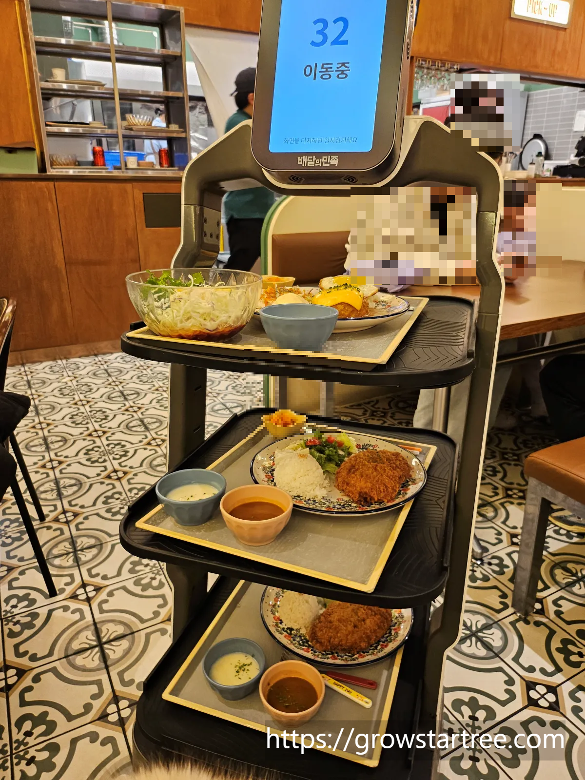 고동경양 스퀘어원점 서빙로봇