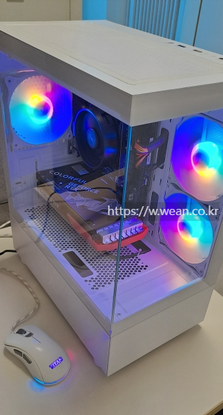 컴퓨터가 놓여 있어요.