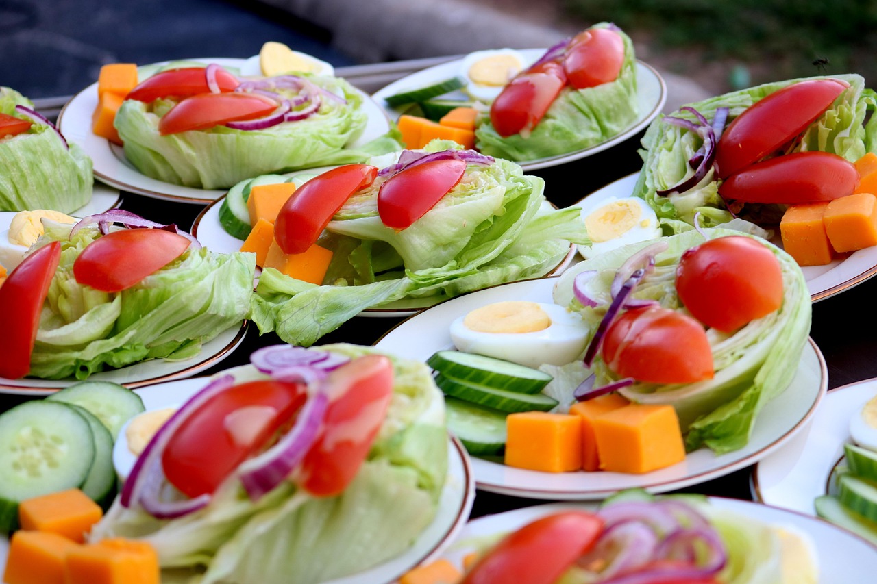 달걀과 야채 과일로 만든 샐러드
