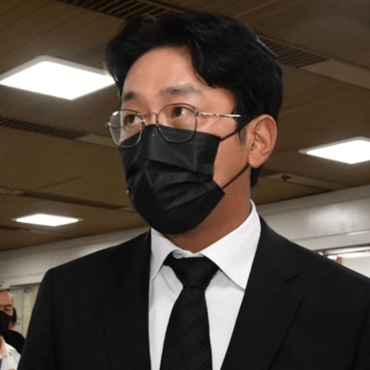 안경쓴-하정우-프로포폴공판-법정출석