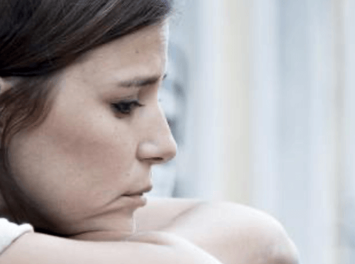 우울해하는 소녀