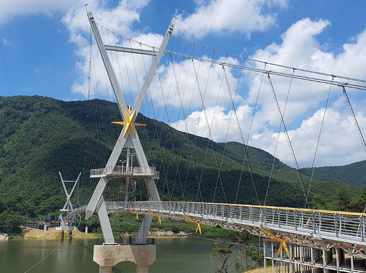 영천 보현산댐 출렁다리