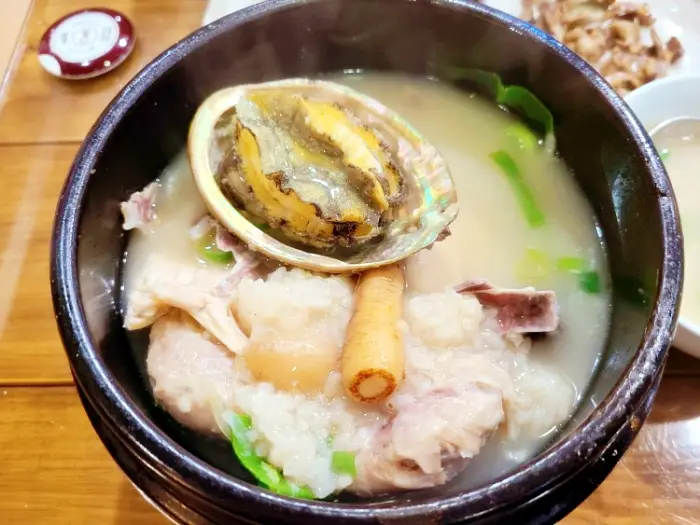투데이 맛있는 메뉴 맛대맛 원기회복 보양식 황금흑마늘삼계탕 한방옻백숙 맛집 추천 부산 해운대 마린시티 맛집