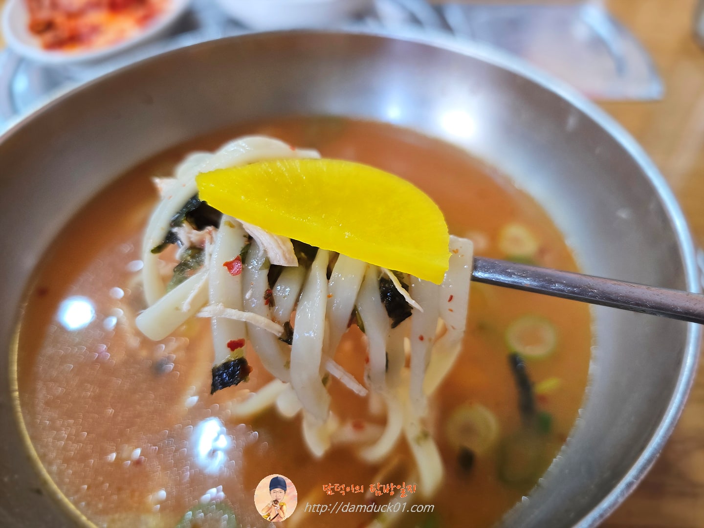 얼큰닭칼국수