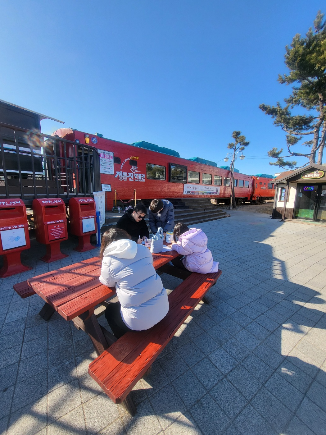 정동진 시간박물관 후기: 기차 속에서 만나는 시간 여행! 입장료&middot;관람 팁 (초등 아이와 내돈내산)&amp;#44; 정동진모래시계공원