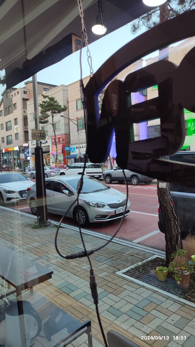 기존의 OPEN LED의 전원선을 2분배잭으로 분배했습니다.